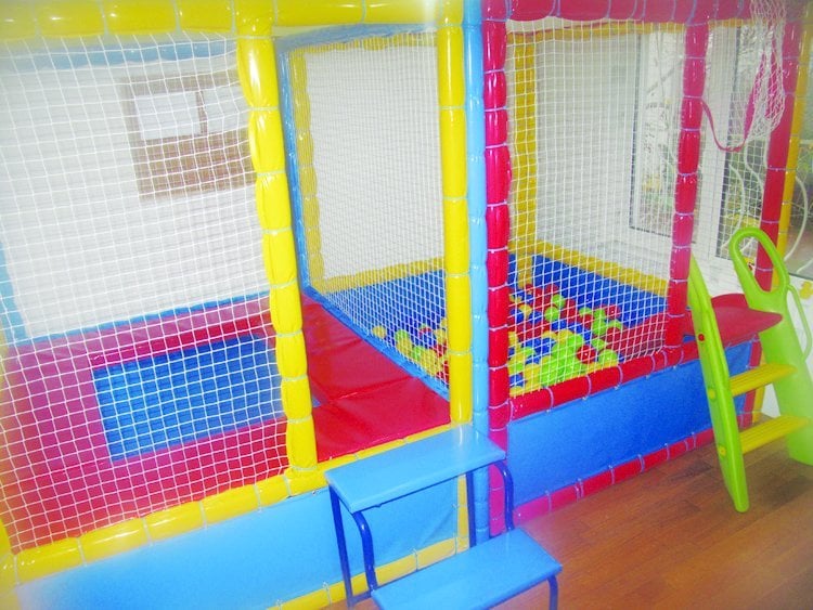 Trambolinli Top Havuzu